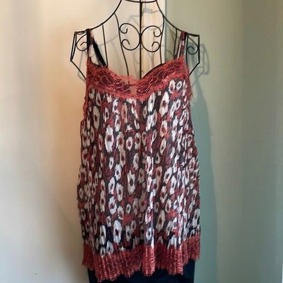 Floral Lace Trim Blouse - Red and Black - Picture 2 of 10